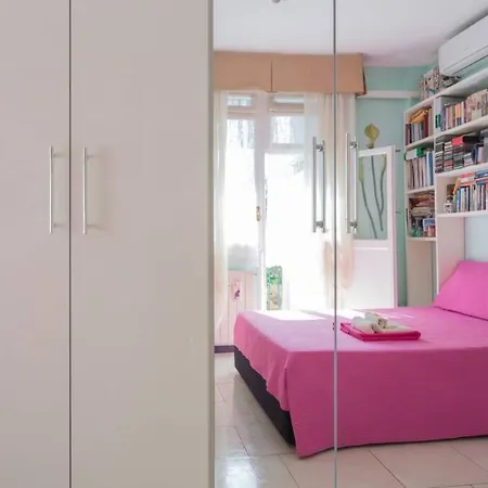 Πανσιόν Bright & Cozy With Balcony *