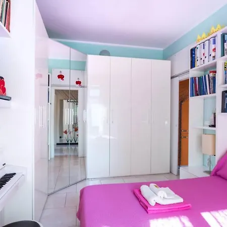 Guest house Bright & Cozy With Balcony Milan
