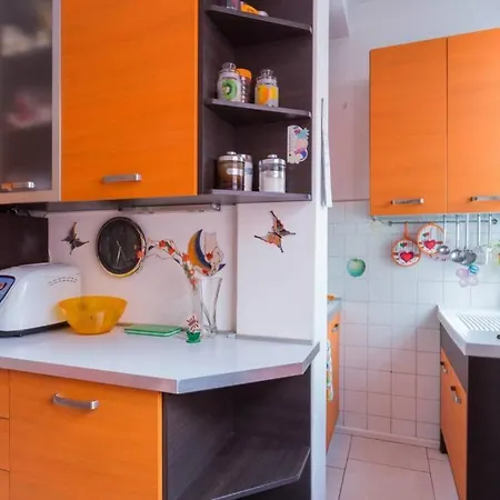 Bright & Cozy With Balcony Guest house *