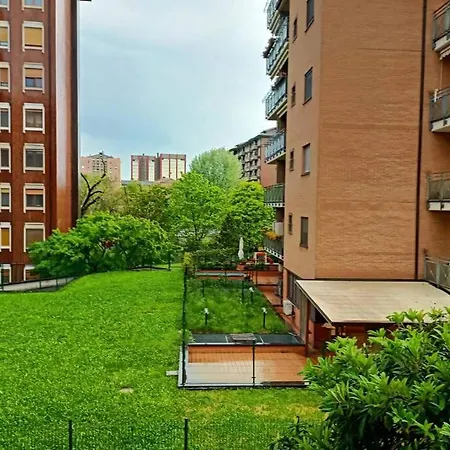 Bright & Cozy With Balcony Milan